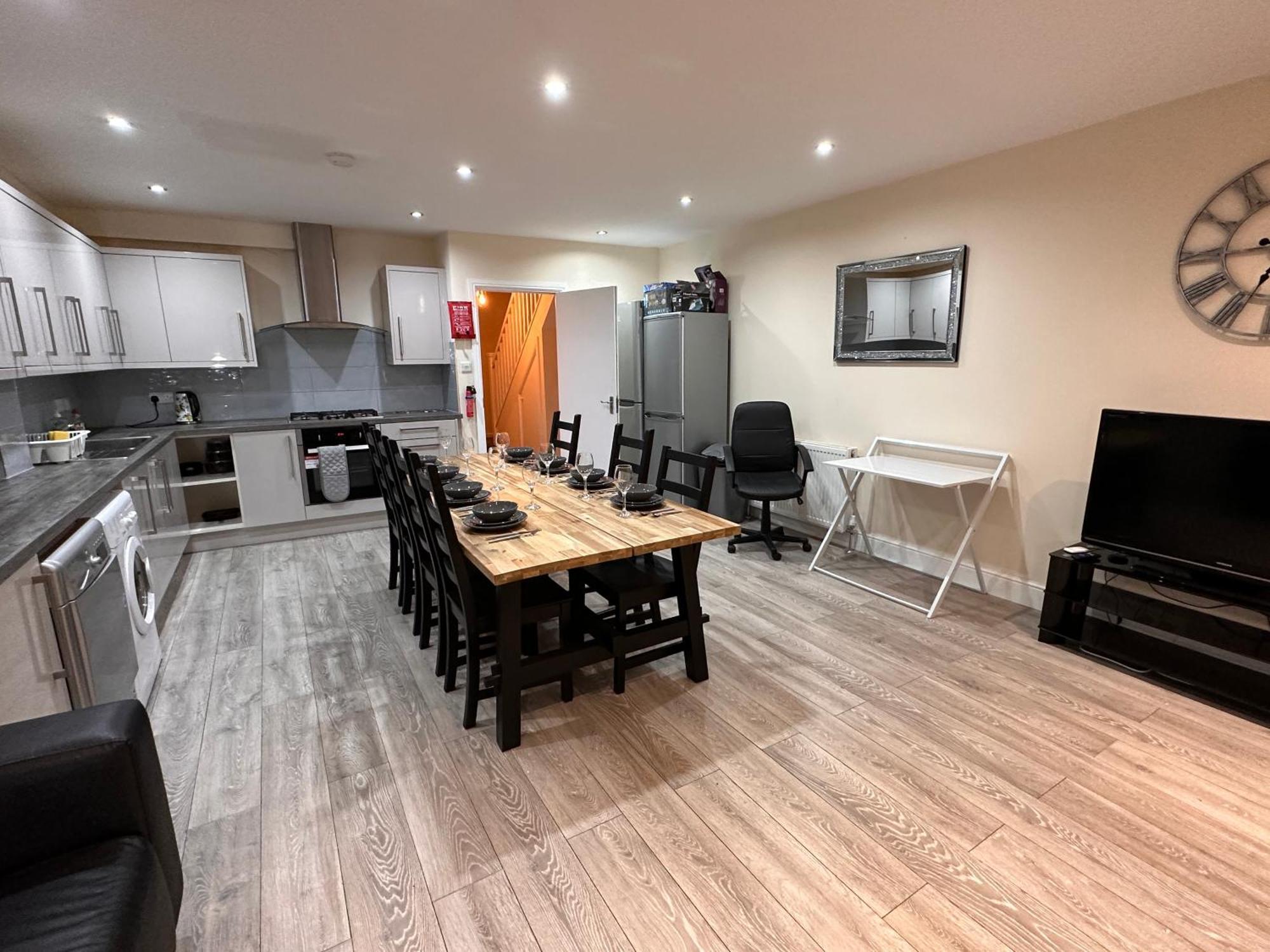 5 Bed 5 Bath / Brick Lane E1 Case de vacanță
