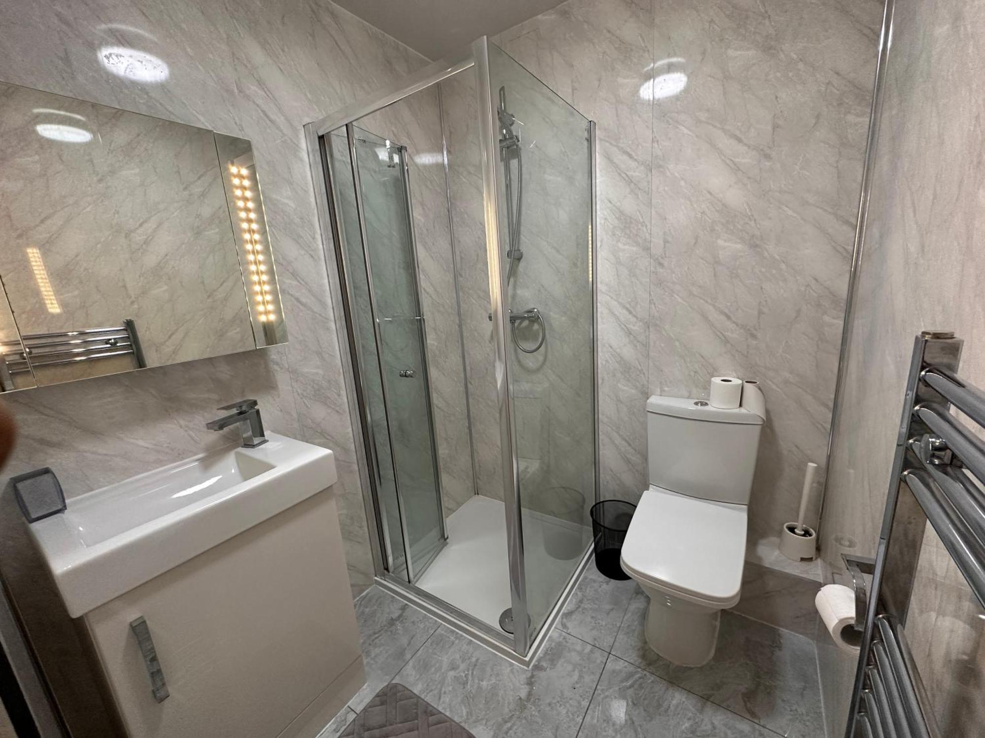5 Bed 5 Bath / Brick Lane E1 Case de vacanță *